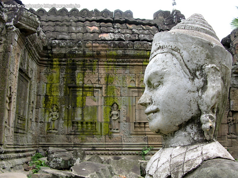 Kampong Cham - Wat Nokor 2km buiten de stad Kampong Cham ligt Wat Nokor, een tempel uit de 13e eeuw. Stefan Cruysberghs